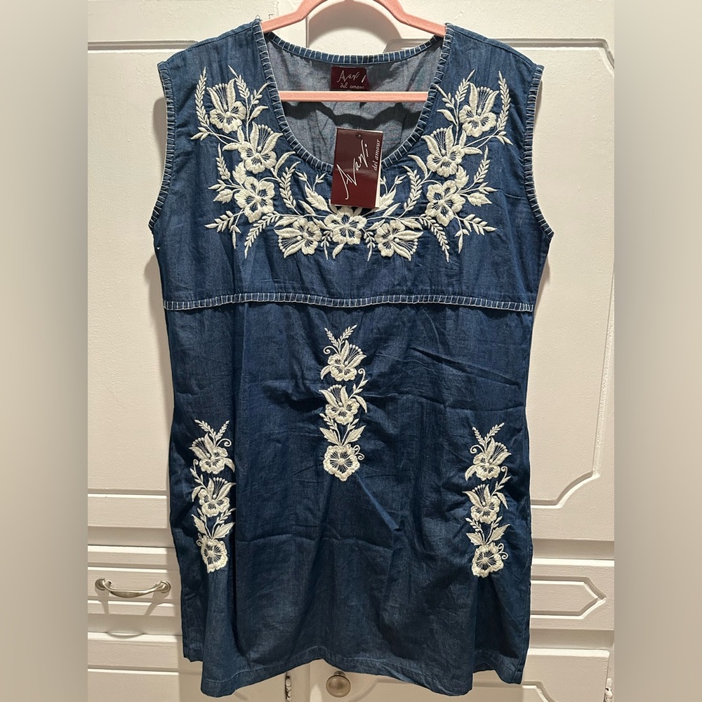 Sleeveless dress from Avani Del Amour featuring white floral embroidery.